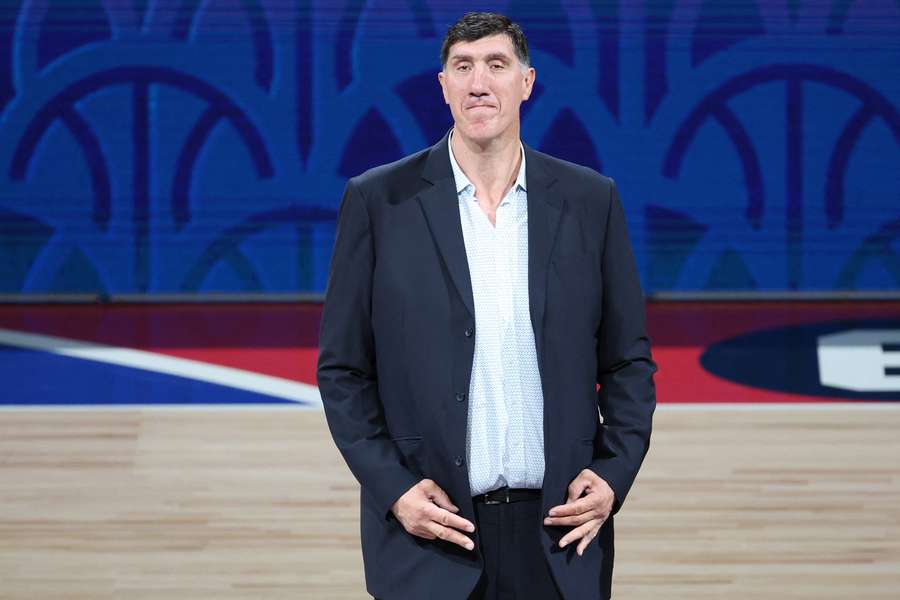Gheorghe Mureșan, durante un partido de la NBA en Japón.