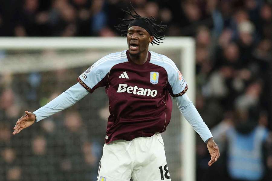 Abraham reacts on the pitch Abraham reacts on the pitch