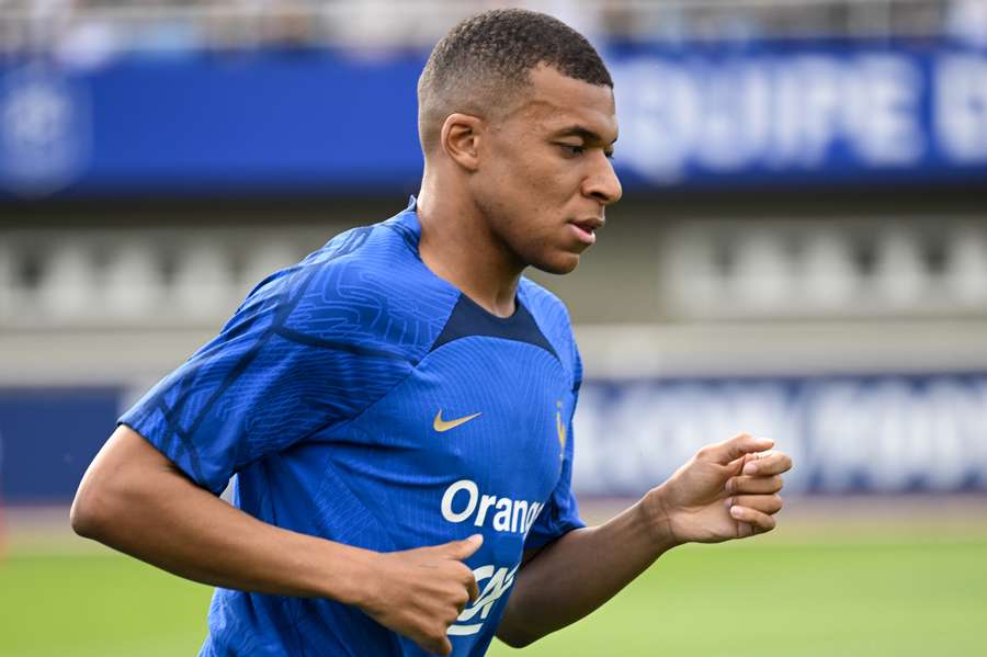 Mbappé continue de s'entraîner avec les exclus du PSG