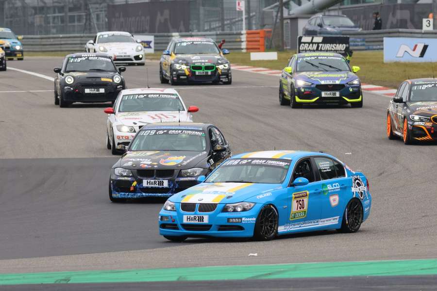 Na torze Nuerburgring zginął kierowca Juha Miettinen. Sześciu innych kierowców jest rannych