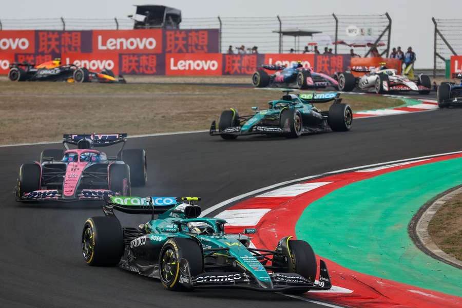 Lance Stroll și Fernando Alonso sunt piloții echipei Aston Martin Aramco