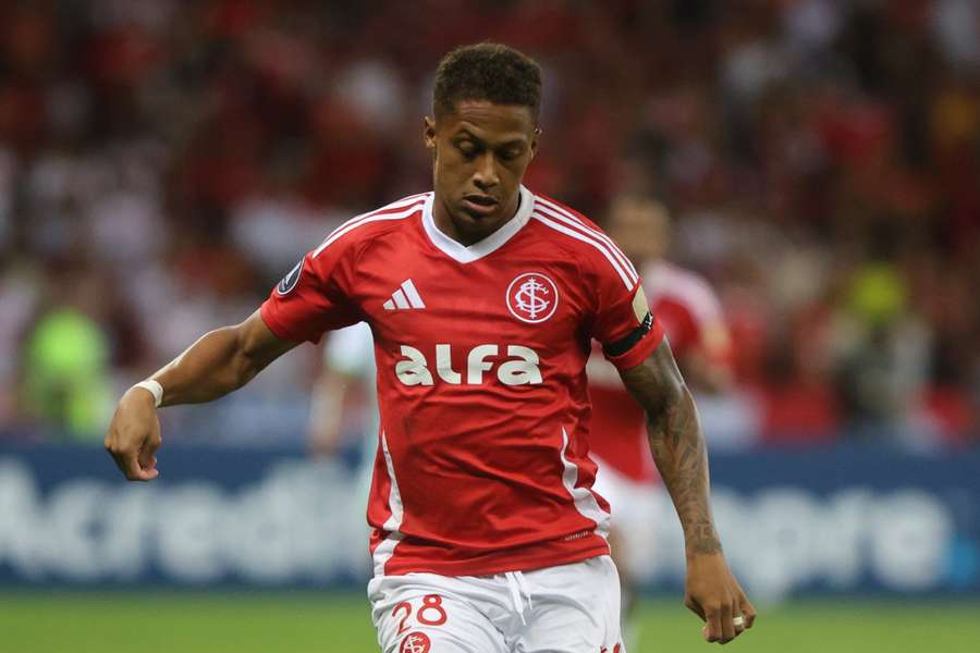 Vitinho se afasta com lesão na mão