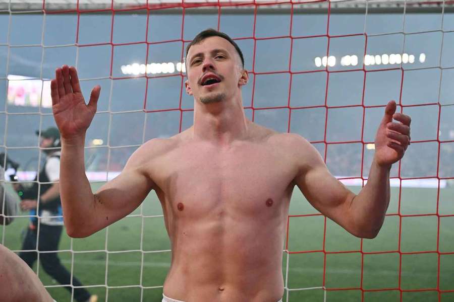 Obránce Slavie Tomáš Vlček je pořádný smolař.