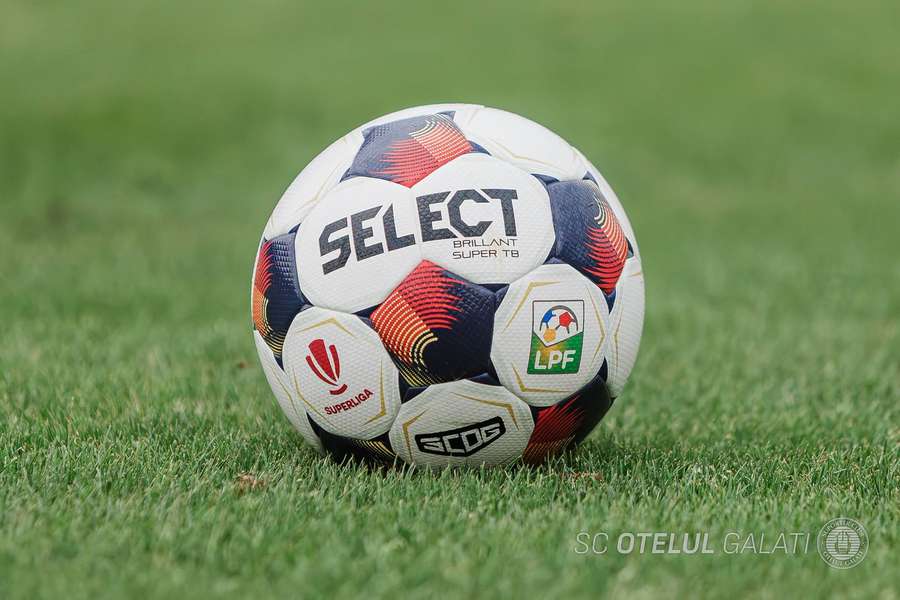 Mingea oficială în Superliga României