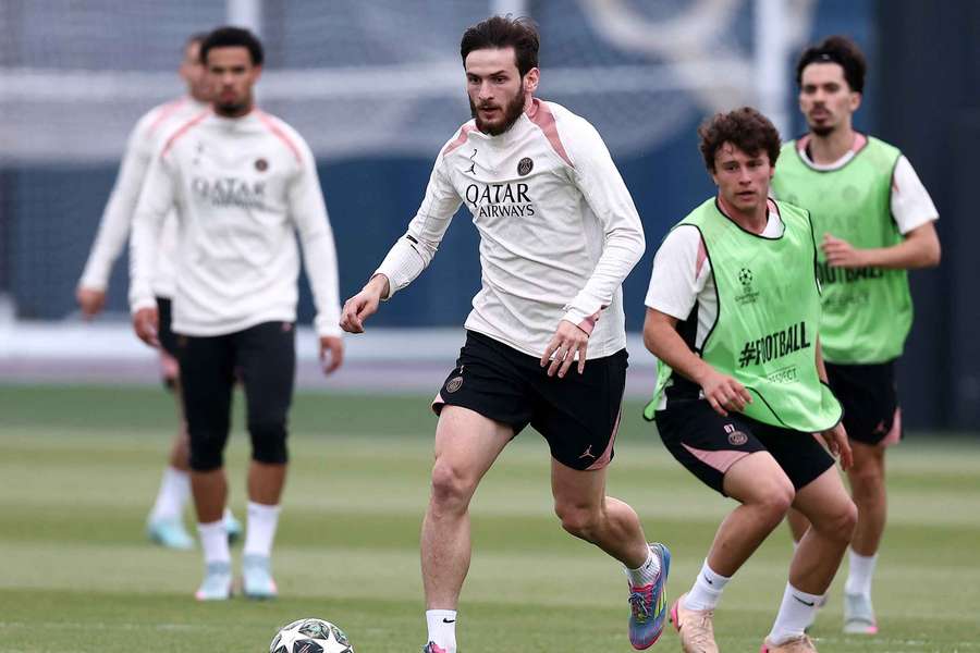 Kvaratskhelia durante um treino