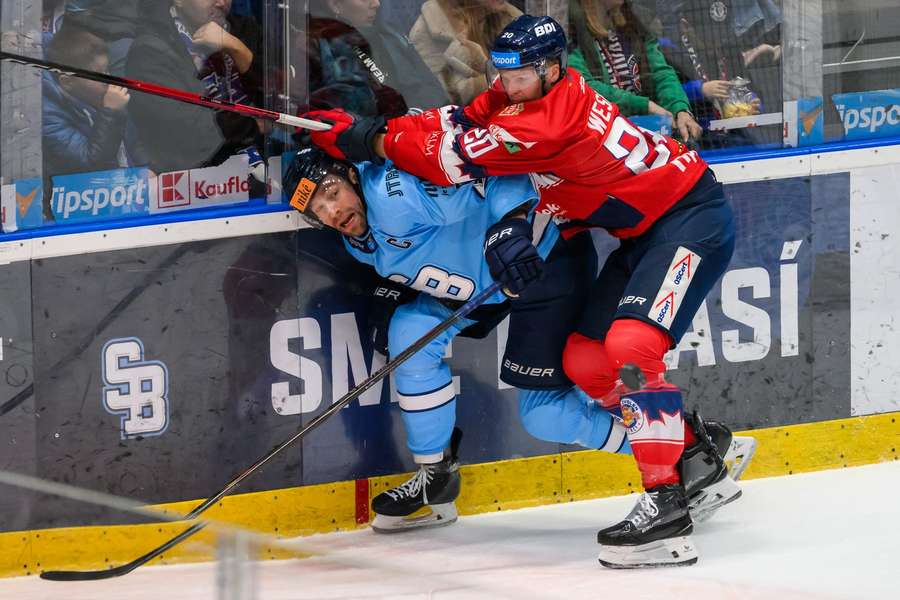 Wesley (vpravo) hrál naposledy za Zvolen. Wesley (vpravo) hrál naposledy za Zvolen.