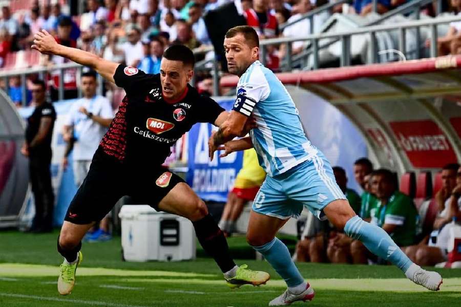 Corvinul Hunedoara debutează cu succes în Superligă după 34 de ani: 3-0 cu Csikszereda Corvinul Hunedoara debutează cu succes în Superligă după 34 de ani: 3-0 cu Csikszereda