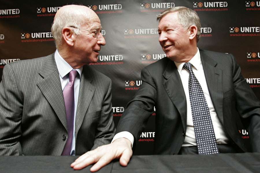 Alex Ferguson e Bobby Charlton lançam "The Manchester United Opus", um testamento de 850 páginas sobre o clube em 2006