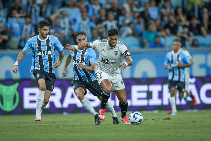 Hulk não conseguiu furar a defesa gremista em Porto Alegre Hulk não conseguiu furar a defesa gremista em Porto Alegre