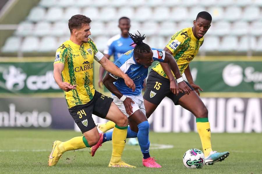 Clé deu muito trabalho aos defesas do Tondela