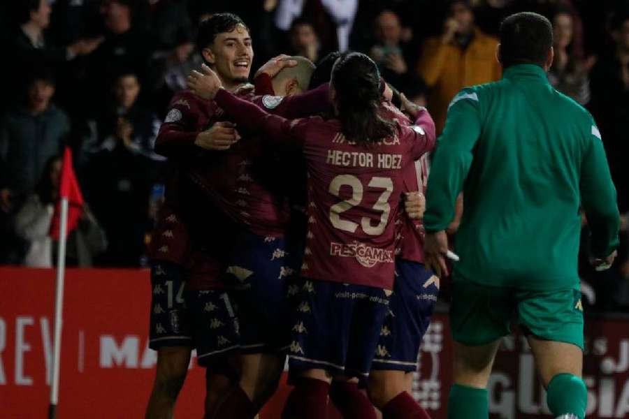 El Pontevedra celebrando uno de sus goles