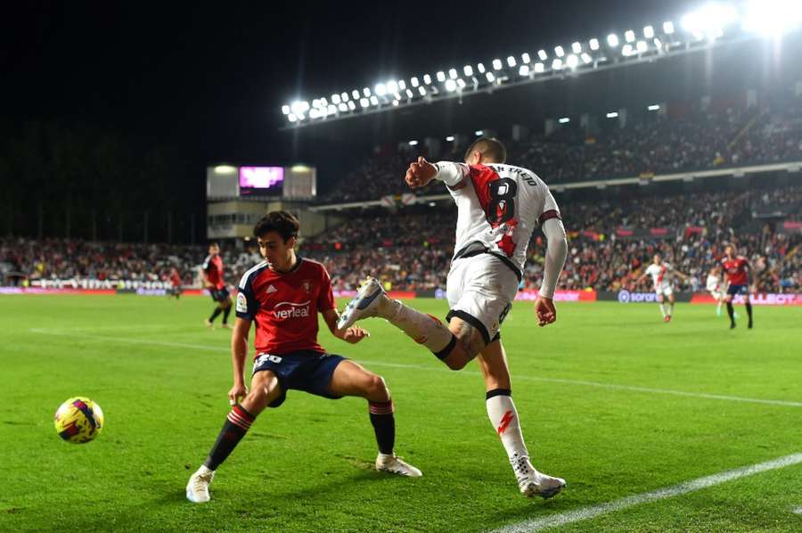Oscar Trejo flicks the ball past an Osasuna defender