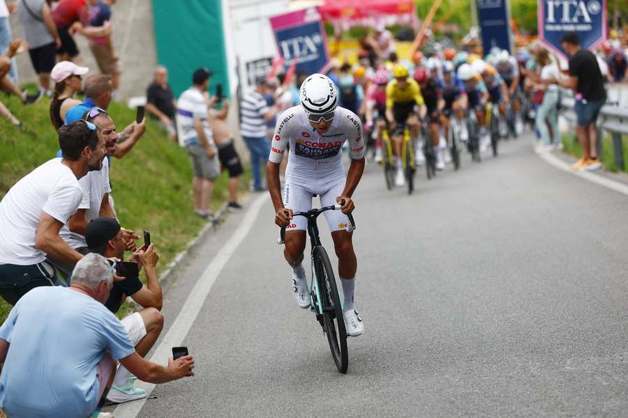 Afonso Eulálio caiu mas recuperou a tempo de lutar pela vitória na 18.ª etapa da Volta a Itália