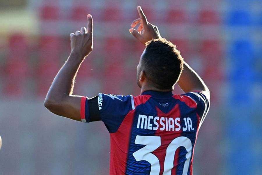 Júnior Messias pode voltar aos relvados diante da Roma, na quinta-feira