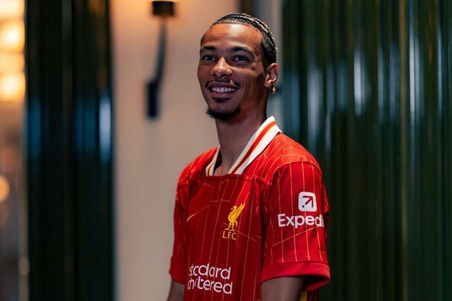 Hugo Etikité estreou-se com um gol no Liverpool