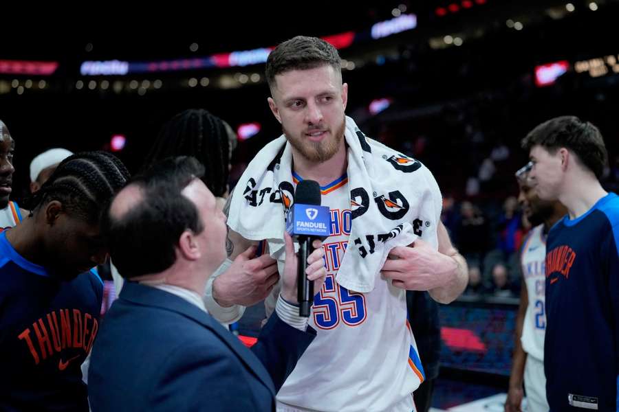 Isaiah Hartenstein está a dar prioridade ao seu clube da NBA em Oklahoma City