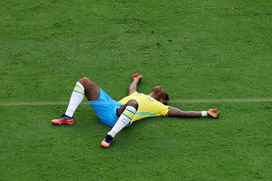 Vinícius, derrotado, como Brasil, ante Noruega Vinícius, derrotado, como Brasil, ante Noruega