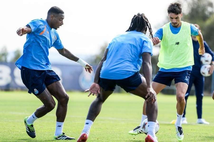 Stephen Eustaquio no treino do FC Porto Stephen Eustaquio no treino do FC Porto