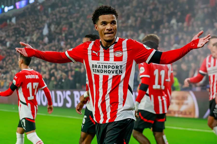 Tillman fez gol e deu duas assistências em PSV 4x0 Girona