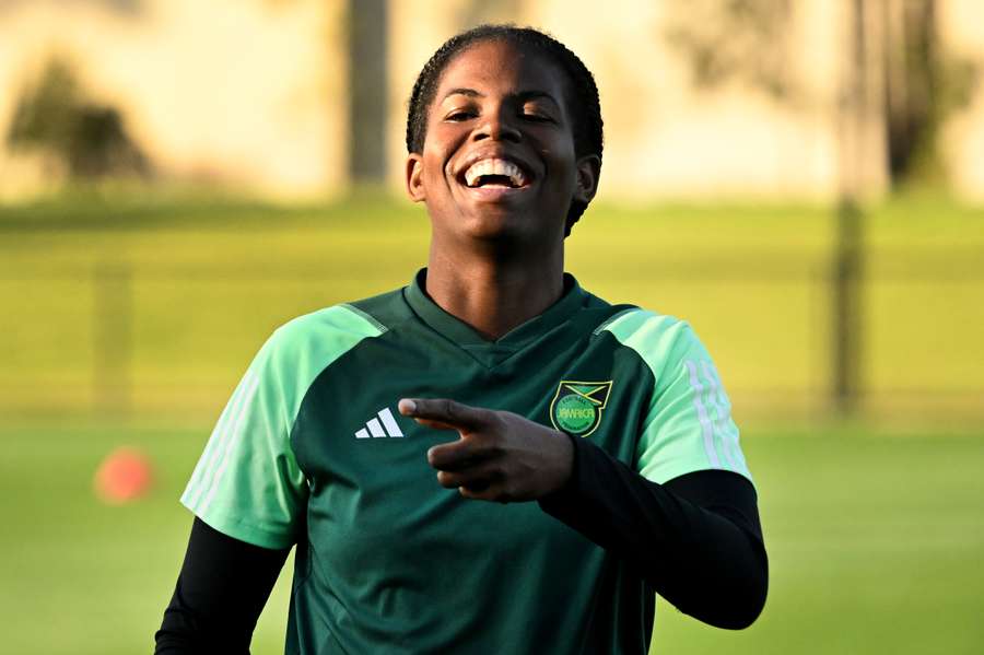 Khadija Shaw is 'all smiles' in aantocht naar haar terugkeer op het veld