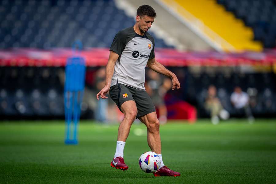 Lenglet vai jogar no Aston Villa