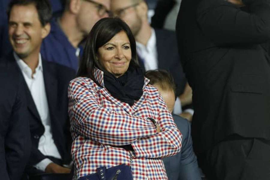 Anne Hidalgo a pris position.