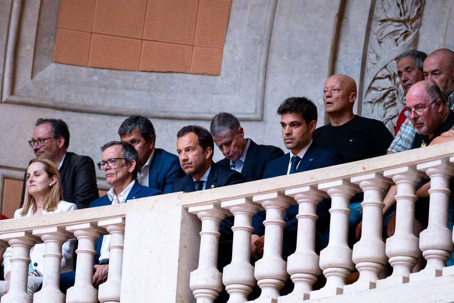 Presidente do Sporting assistiu à sessão ao lado dos familiares da lenda do futebol português