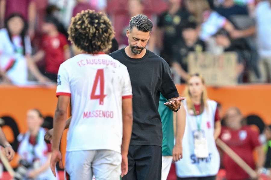 Sandro Wagner (r.) und seine Augsburger haben zum dritten Mal in Folge verloren