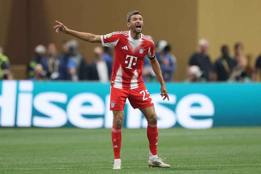 Thomas Müller se po letech rozloučil s Bayernem. Thomas Müller se po letech rozloučil s Bayernem.