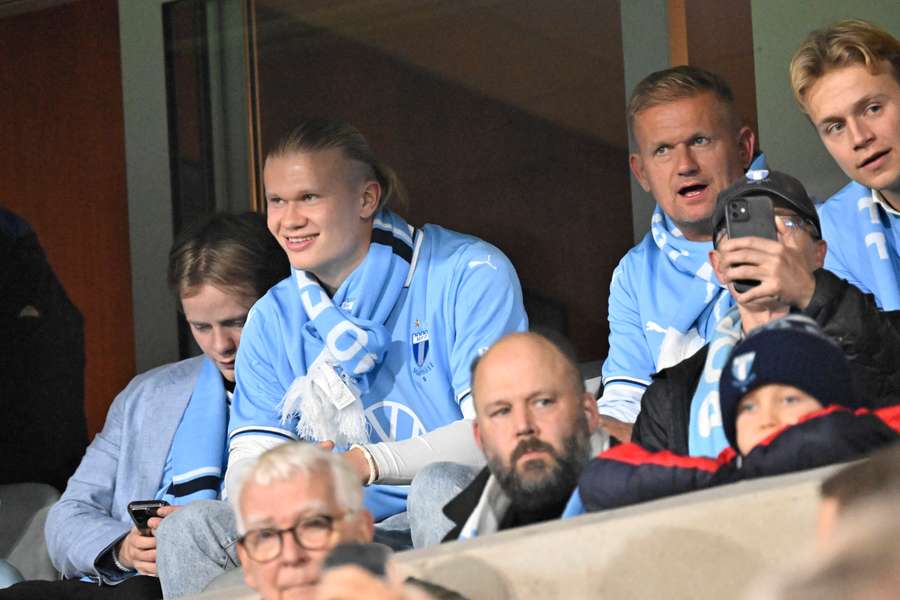 Erling Haaland în tribunele stadionului din Malmo