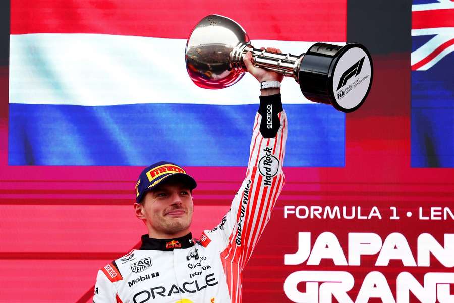 Verstappen sa raduje z prvenstva v Japonsku.