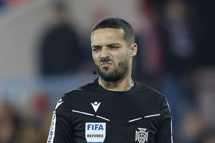 Cláudio Pereira vai apitar o Sporting - FC Porto
