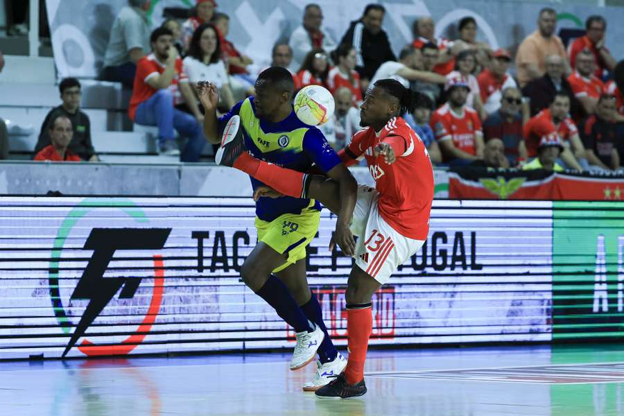 Pany Varela em ação diante do Nun'Álvares