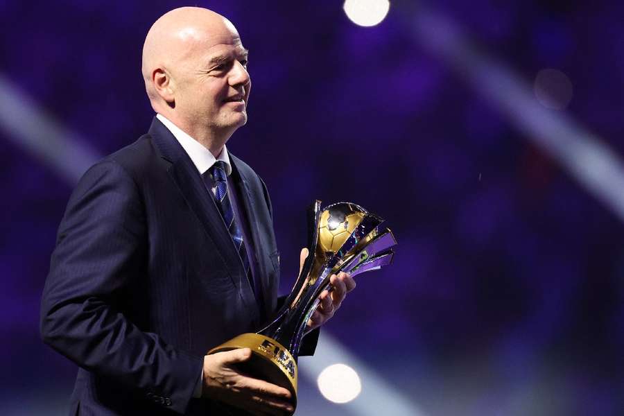 Gianni Infantino quer dar prosseguimento ao controverso Mundial de Clubes do próximo ano