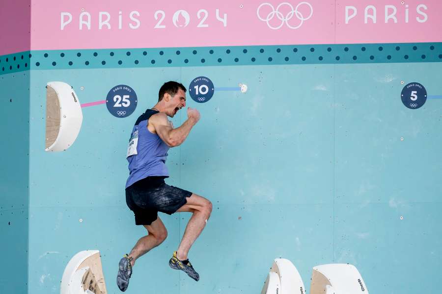 Adam Ondra na olympijských hrách zabojuje o medaili. 