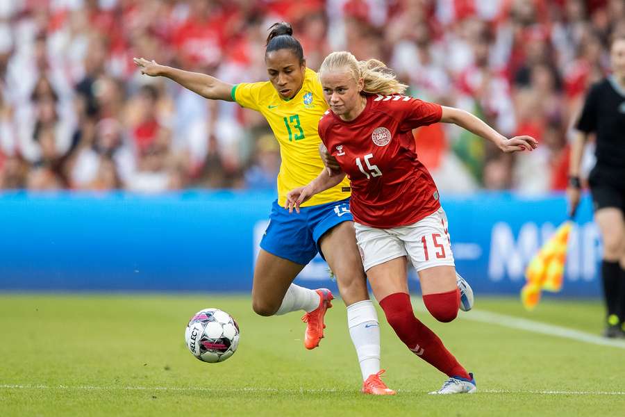 Kathrine Kühl i landskampen mellem Danmark og Brasilien i Parken.