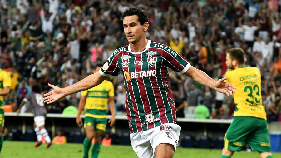 Ganso comemora gol que fechou o placar no Maracanã