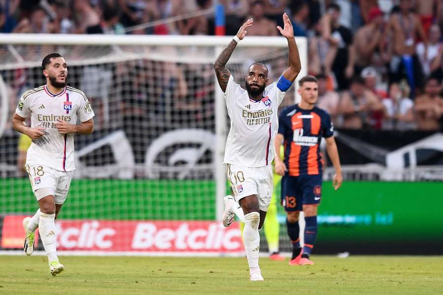 Alexandre Lacazette é o capitão do Lyon