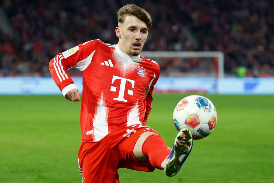 Bayern Munich's Lennart Karl in action