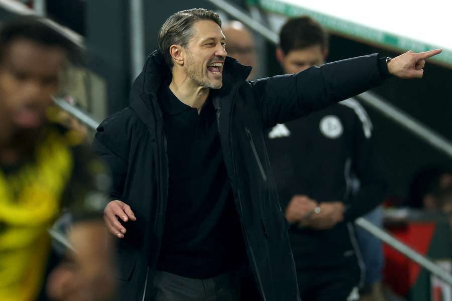 Kovač během zápasu s Augsburgem.