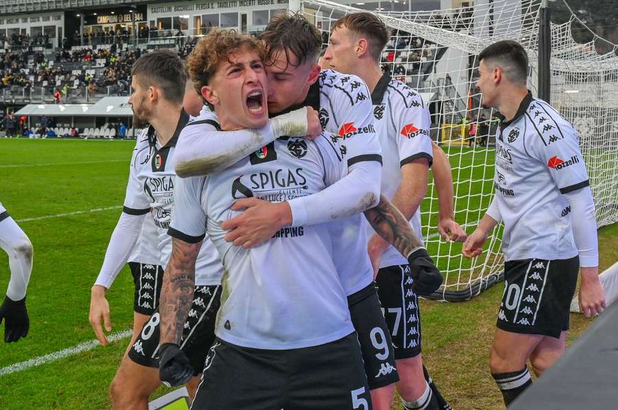 Salvatore Esposito esulta per il gol segnato al Cittadella