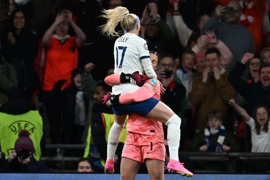 Inglaterra toca el cielo en Wembley
