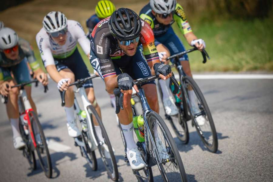 Cyklisté během druhé etapy Czech Tour.