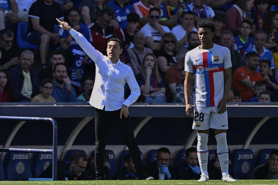 Xavi, durante el partido en el Coliseum ante el Getafe