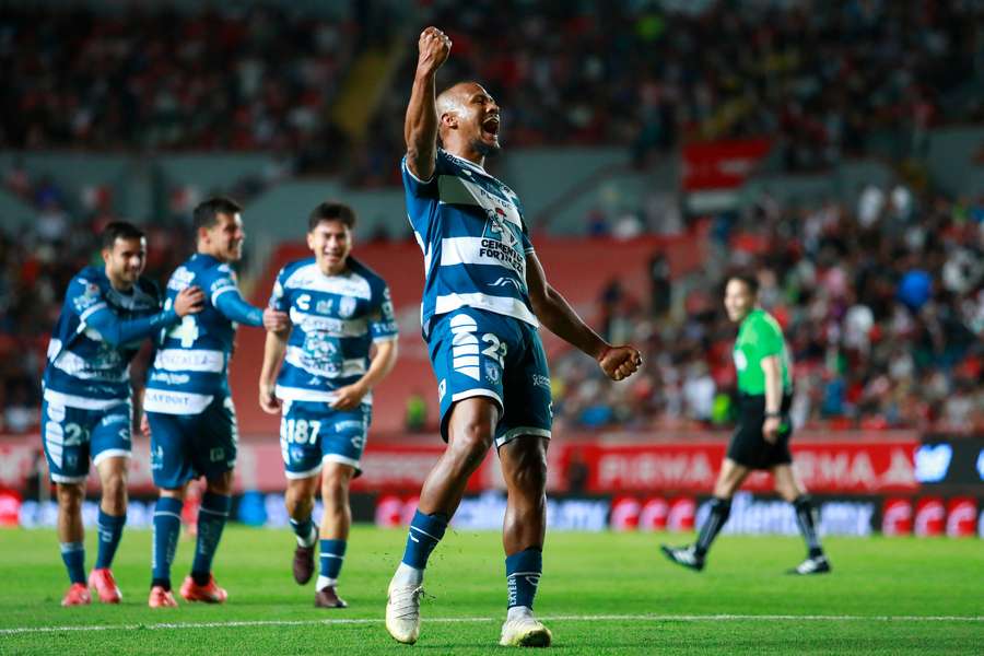 Rondón celebra uno de sus goles.