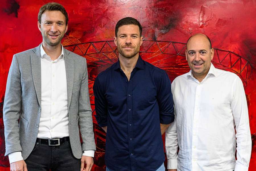 Xabi Alonso renovou por duas temporadas