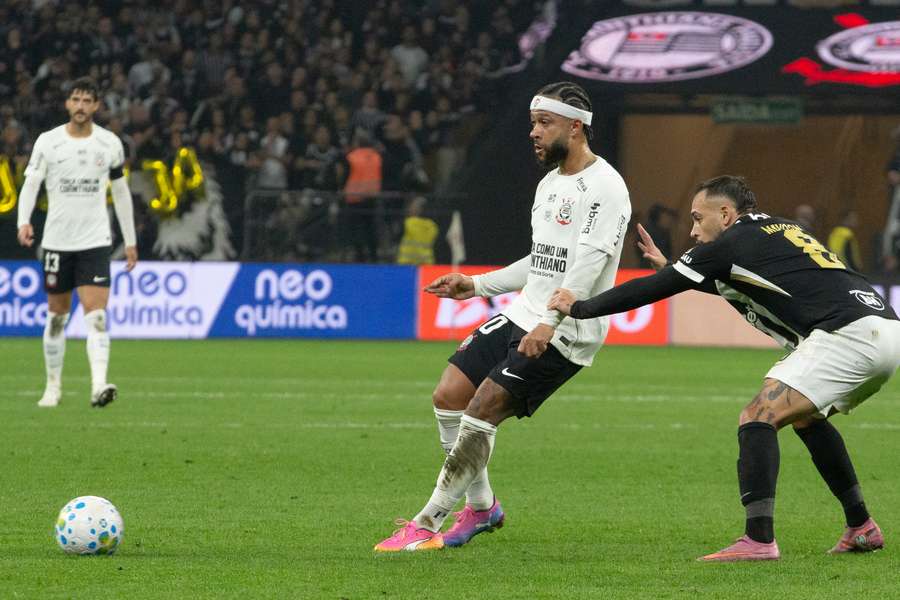 Memphis Depay voltou a atuar pelo Corinthians contra o Galo após dois meses. Memphis Depay voltou a atuar pelo Corinthians contra o Galo após dois meses.