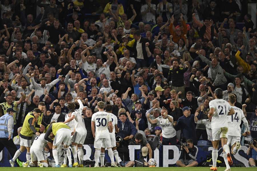 Leeds refuse to raise white flag against Everton