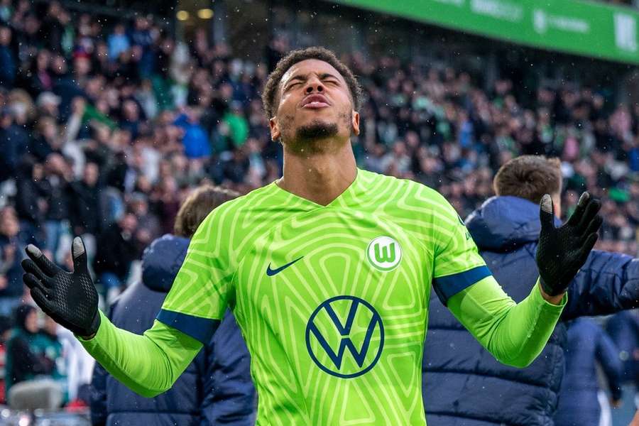 Felix Nmecha rettet dem VfL Wolfsburg einen Punkt gegen den FC Augsburg.