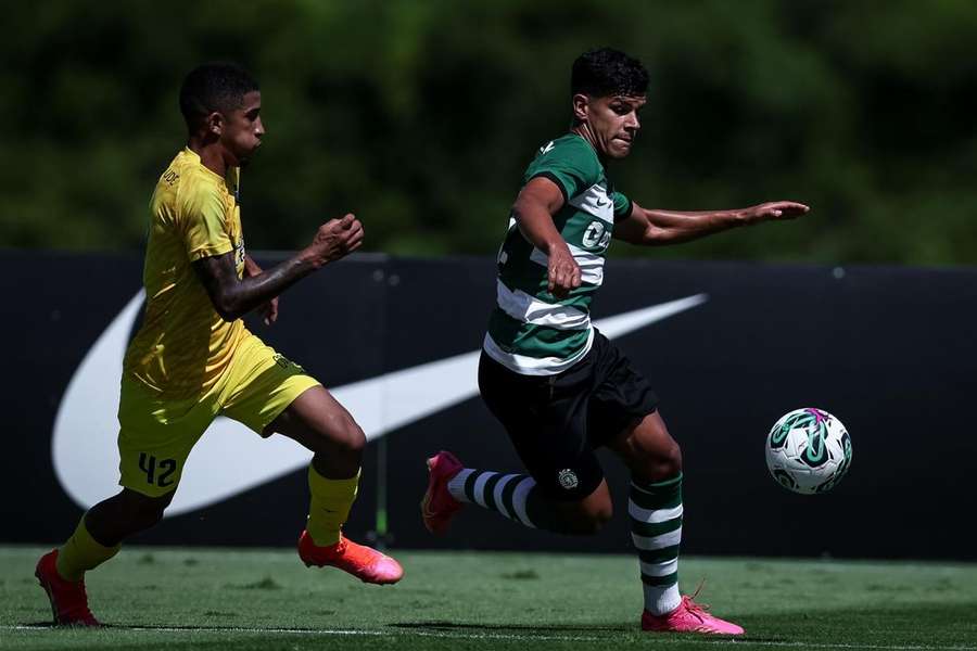 Mateus Fernandes participou no encontro com o Portimonense
